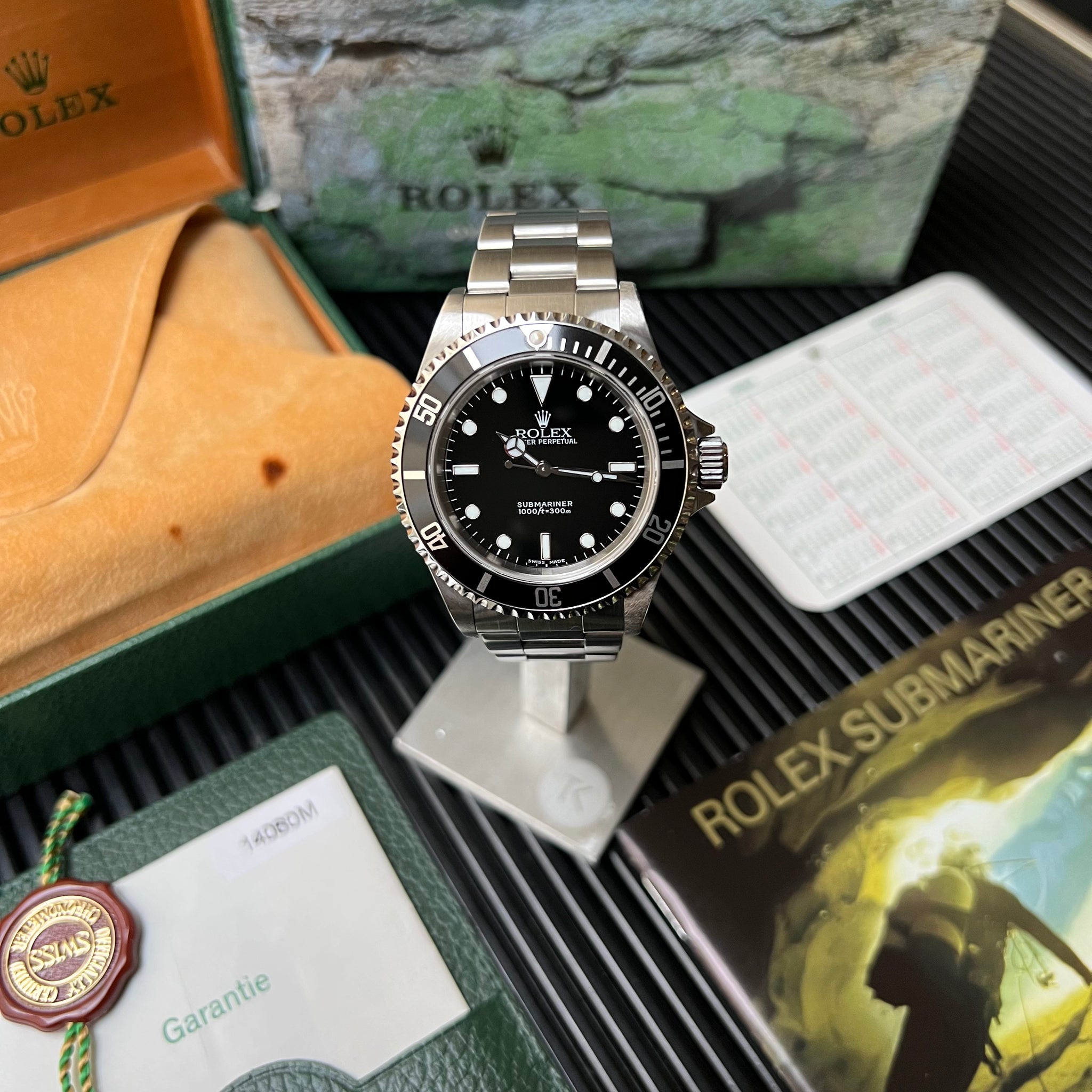 Rolex Submariner no-date 14060M-