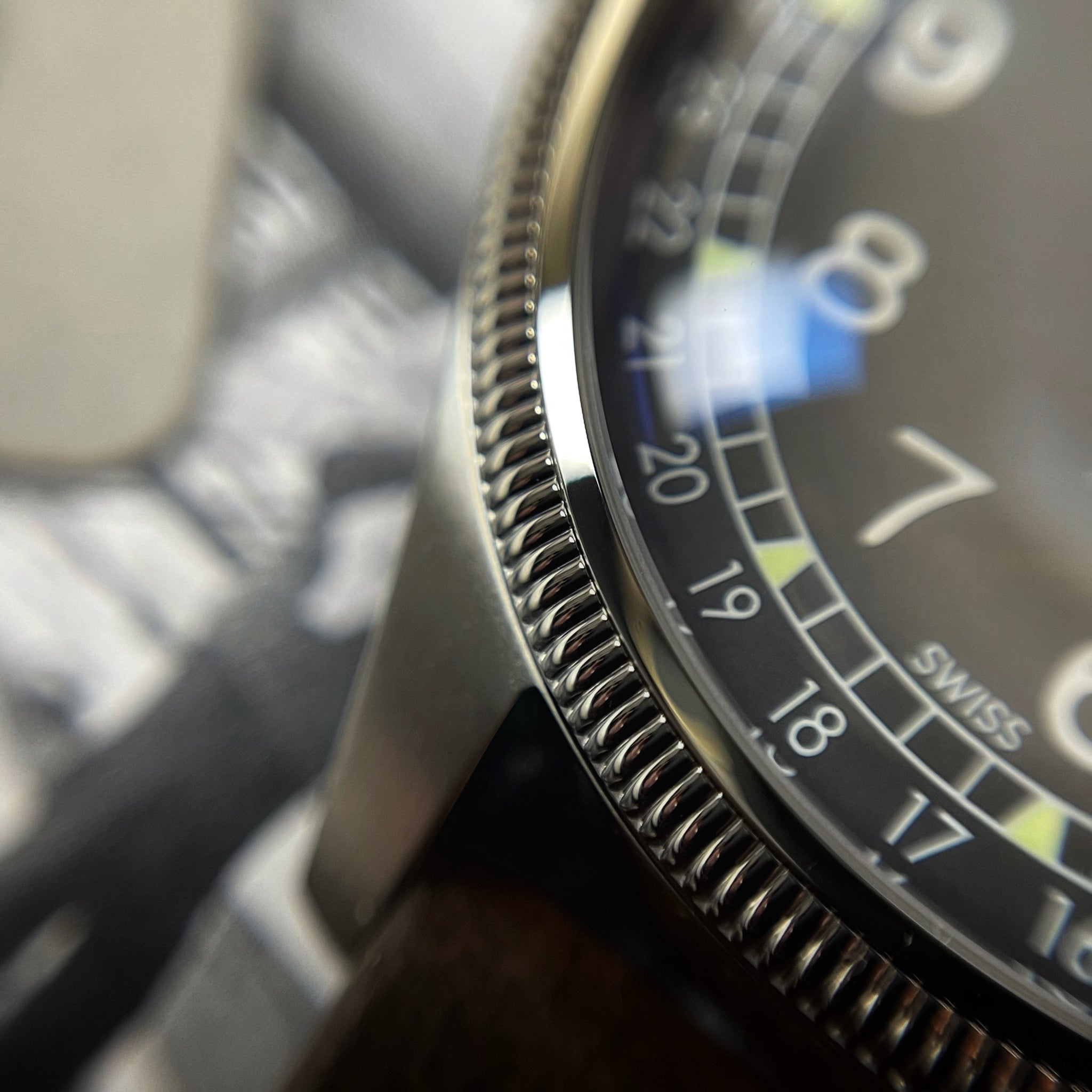 Oris
Montre suisse
Haute horlogerie
Précision automatique
Design élégant
Performance
Étanchéité
Néo vintage
Bracelet acier
Verre saphir
Mouvement automatique
Réserve de marche
Qualité durable
Style sophistiqué

