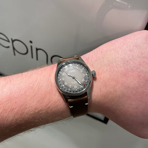 Oris
Montre suisse
Haute horlogerie
Précision automatique
Design élégant
Performance
Étanchéité
Néo vintage
Bracelet acier
Verre saphir
Mouvement automatique
Réserve de marche
Qualité durable
Style sophistiqué
