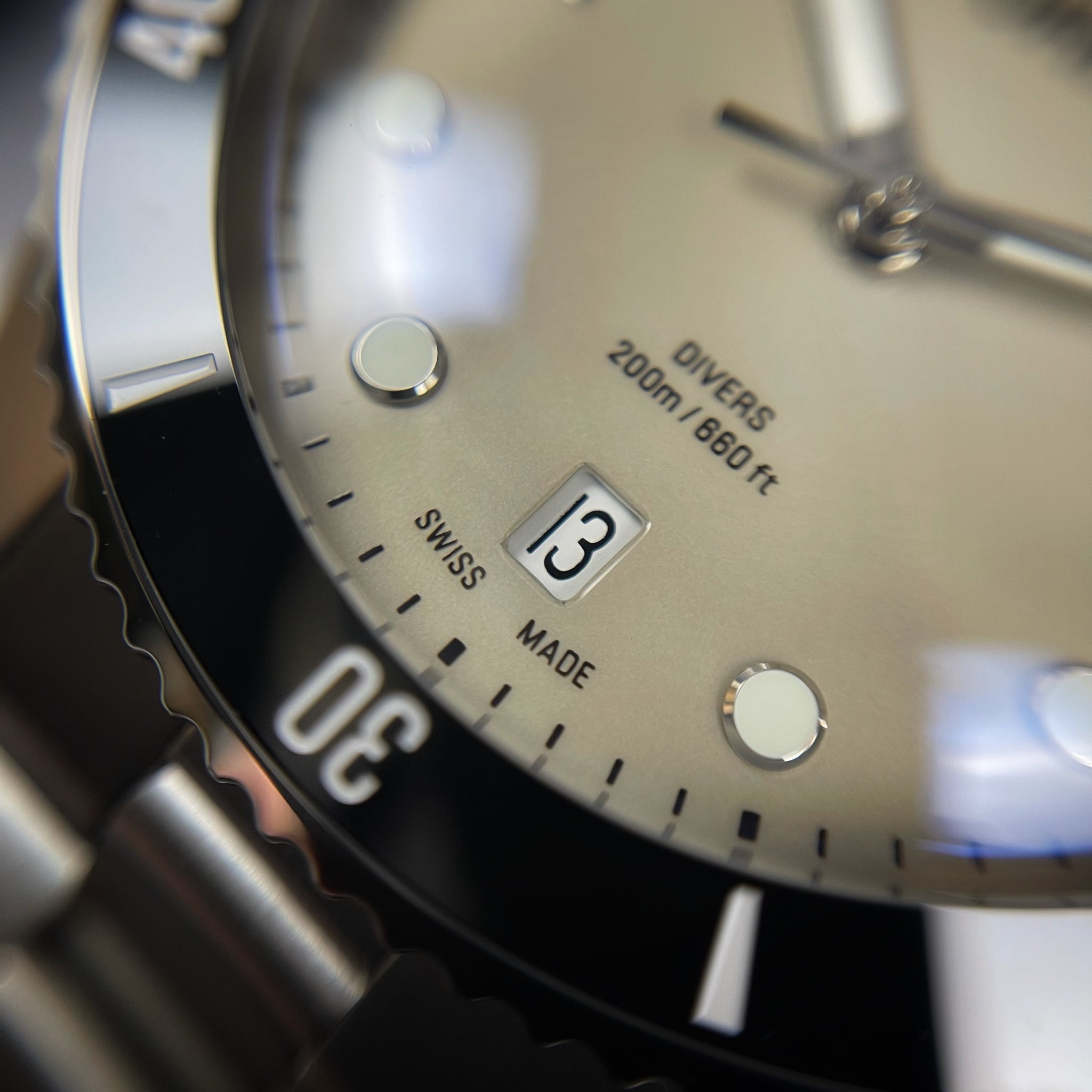 Oris
Montre suisse
Haute horlogerie
Précision automatique
Plongeuse
Design élégant
Performance
Étanchéité
Bracelet acier
Lunette en céramique
Verre saphir
Mouvement automatique
Réserve de marche
Qualité durable
Style sophistiqué
