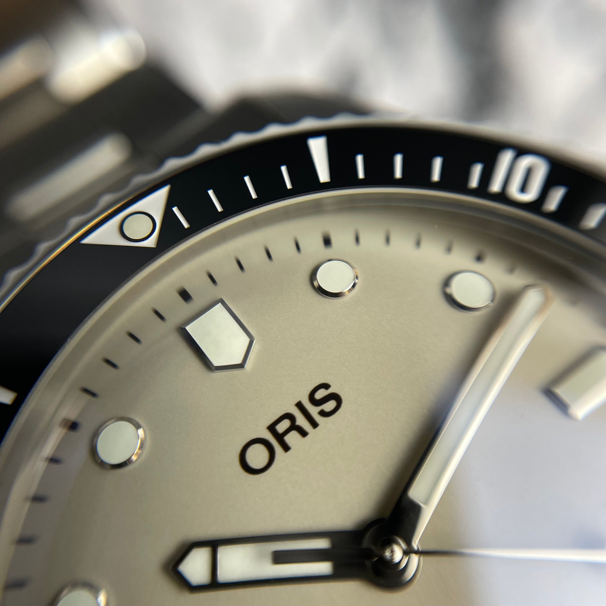 Oris
Montre suisse
Haute horlogerie
Précision automatique
Plongeuse
Design élégant
Performance
Étanchéité
Bracelet acier
Lunette en céramique
Verre saphir
Mouvement automatique
Réserve de marche
Qualité durable
Style sophistiqué
