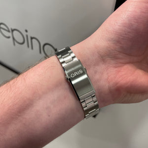 Oris
Montre suisse
Haute horlogerie
Précision automatique
Plongeuse
Design élégant
Performance
Étanchéité
Bracelet acier
Lunette en céramique
Verre saphir
Mouvement automatique
Réserve de marche
Qualité durable
Style sophistiqué
