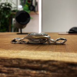Oris
Montre suisse
Haute horlogerie
Précision automatique
Plongeuse
Design élégant
Performance
Étanchéité
Bracelet acier
Lunette en céramique
Verre saphir
Mouvement automatique
Réserve de marche
Qualité durable
Style sophistiqué
