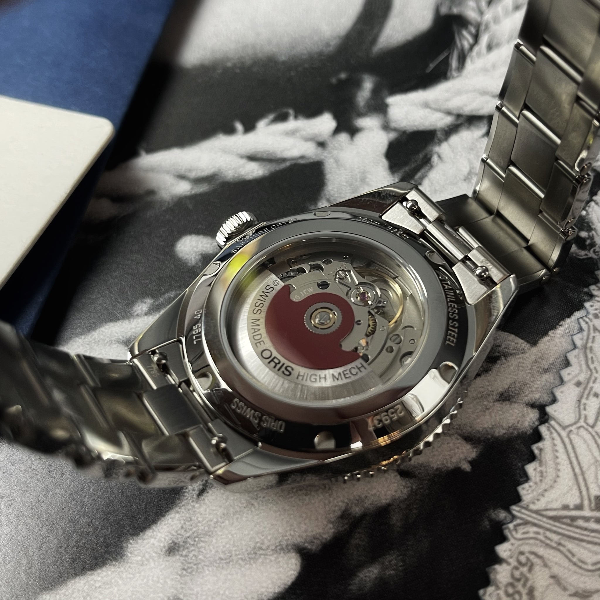 Oris
Montre suisse
Haute horlogerie
Précision automatique
Plongeuse
Design élégant
Performance
Étanchéité
Bracelet acier
Lunette en céramique
Verre saphir
Mouvement automatique
Réserve de marche
Qualité durable
Style sophistiqué
