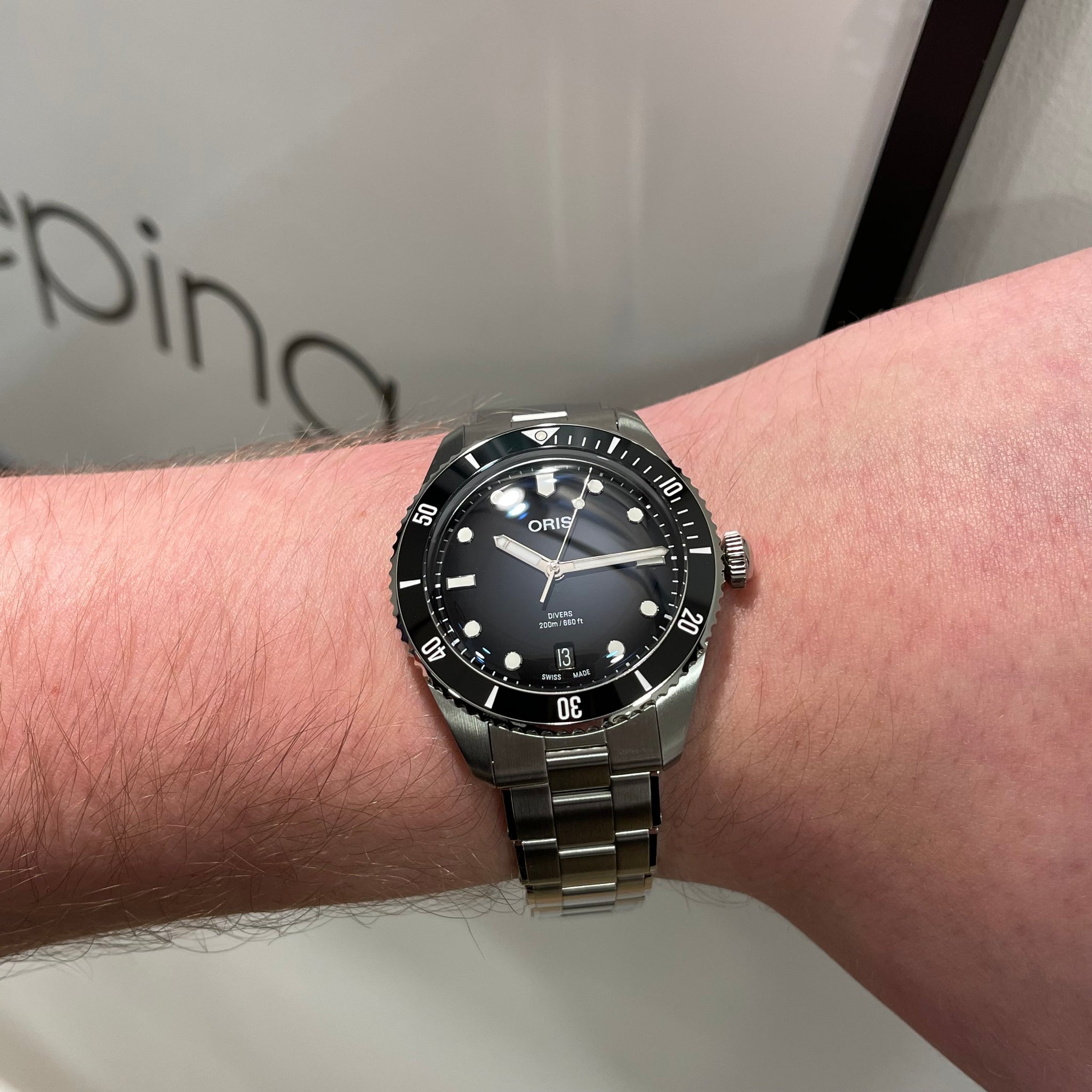 Oris
Montre suisse
Haute horlogerie
Précision automatique
Plongeuse
Design élégant
Performance
Étanchéité
Bracelet acier
Lunette en céramique
Verre saphir
Mouvement automatique
Réserve de marche
Qualité durable
Style sophistiqué
