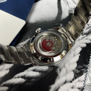 Oris
Montre suisse
Haute horlogerie
Précision automatique
Plongeuse
Design élégant
Performance
Étanchéité
Bracelet acier
Lunette en céramique
Verre saphir
Mouvement automatique
Réserve de marche
Qualité durable
Style sophistiqué
