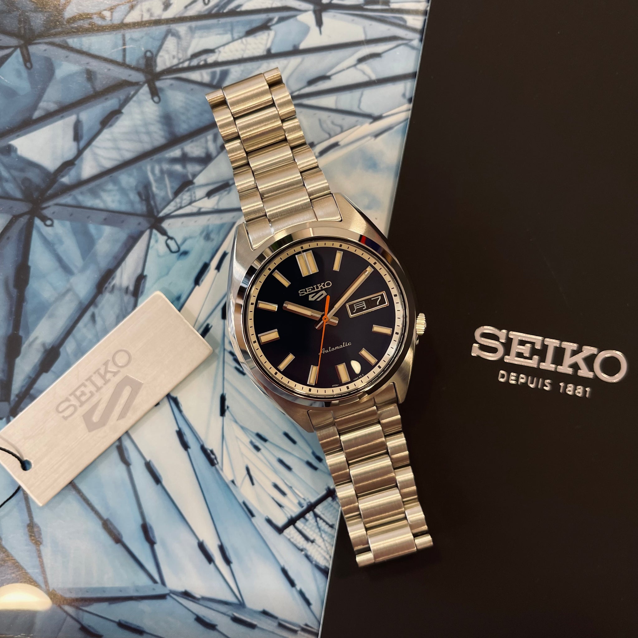 Montre automatique Seiko
cadran BLEU
Horlogerie japonaise
Mouvement mécanique
Design élégant
Montre pour homme
Verre Hardlex
Étanchéité
Bracelet en acier inoxydable
Seiko 5
Prospex
Presage
Montre de luxe abordable
Précision japonaise