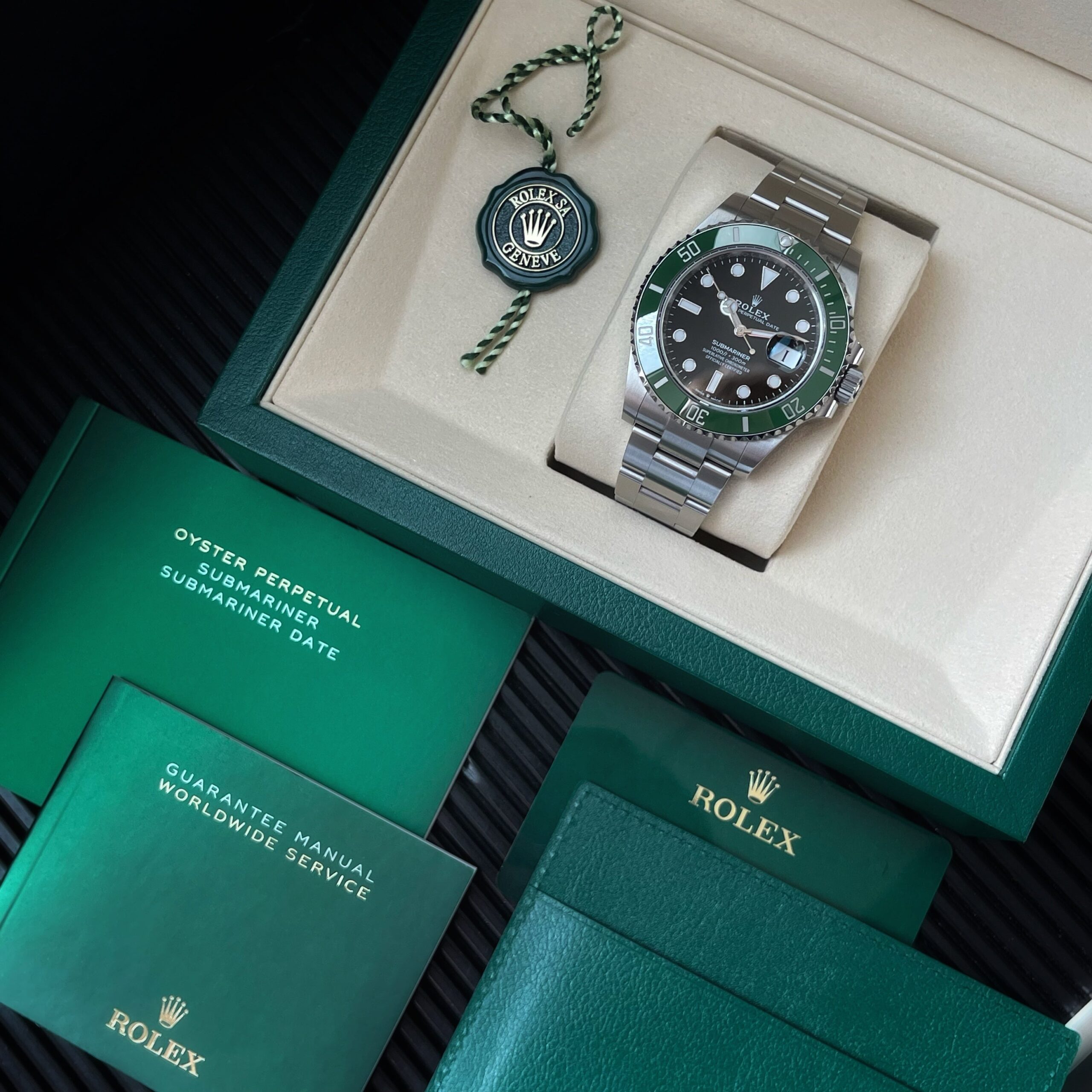 Rolex Submariner Date 126610LV “Starbucks”