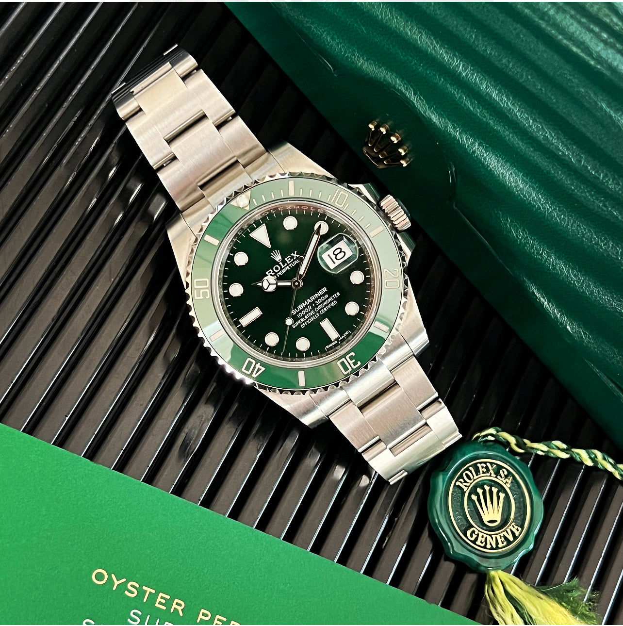 Rolex Submariner Date HULK 116610LV.