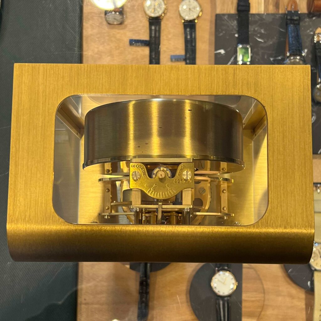 Atmos de Jaeger Lecoultre « Colani ».