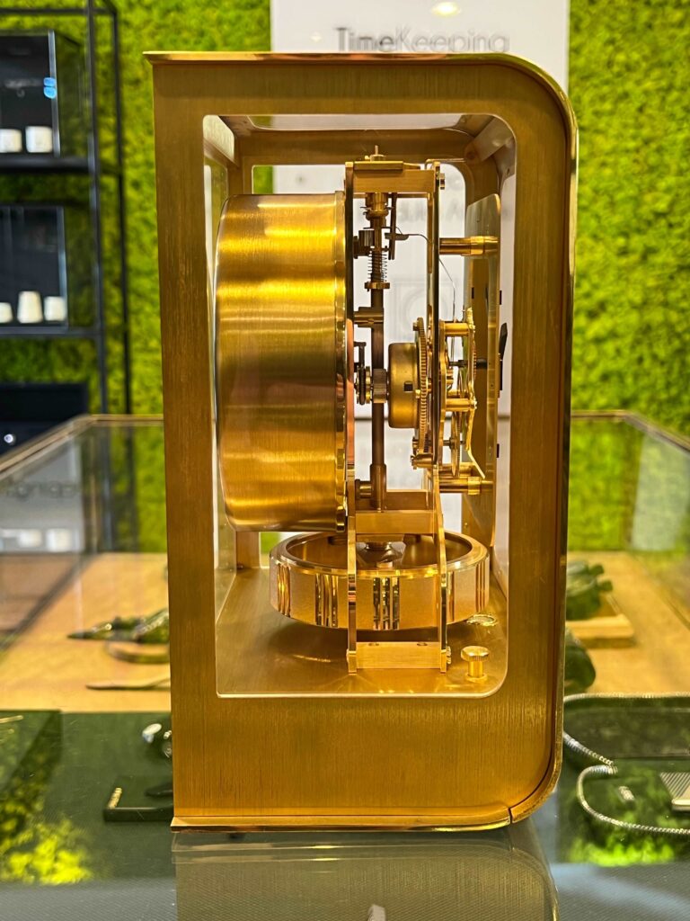 Atmos de Jaeger Lecoultre « Colani ».