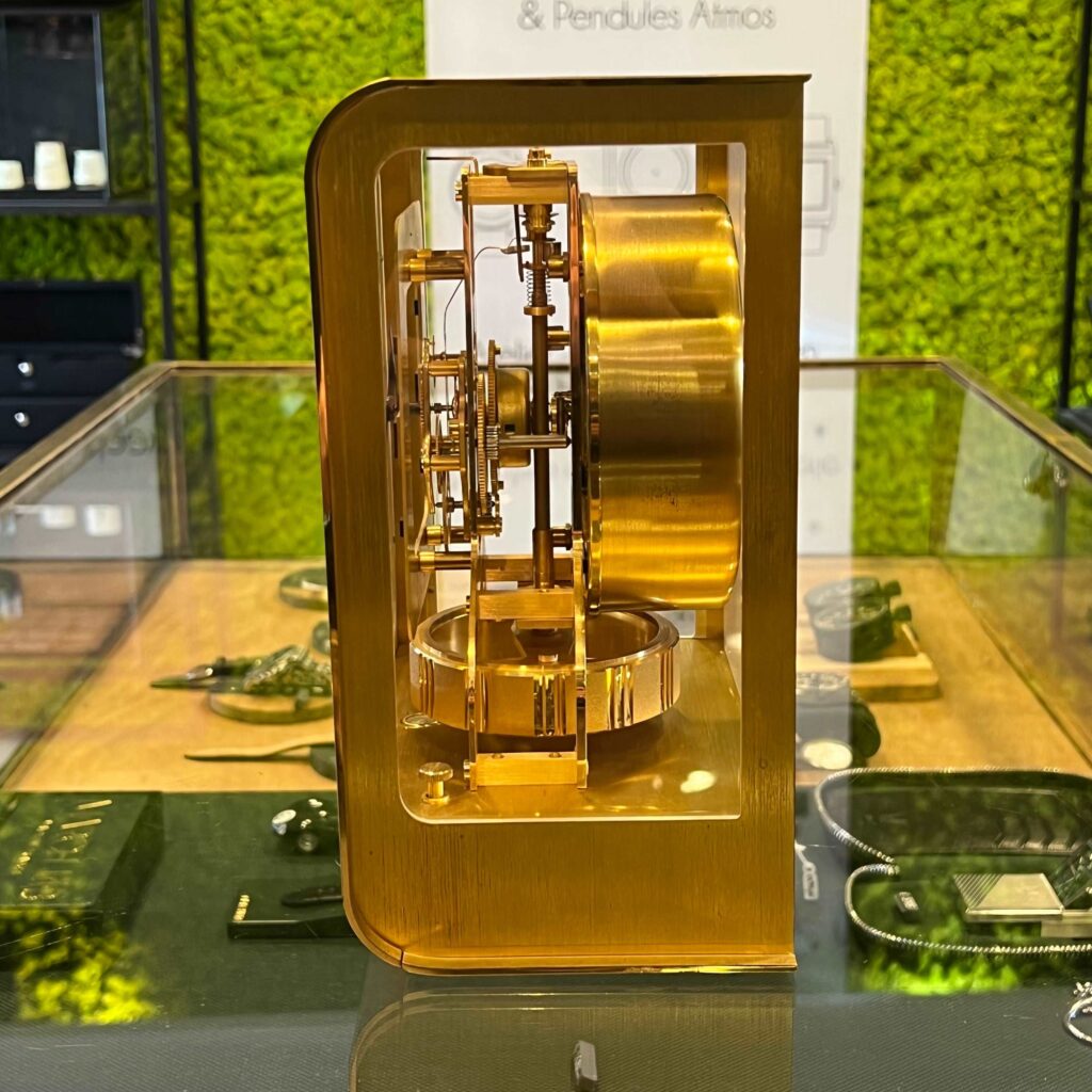 Atmos de Jaeger Lecoultre « Colani ».