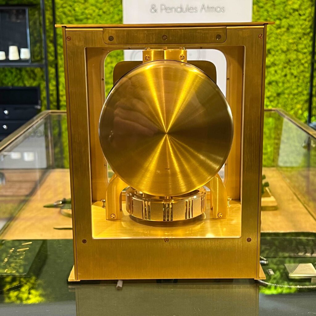 Atmos de Jaeger Lecoultre « Colani ».
