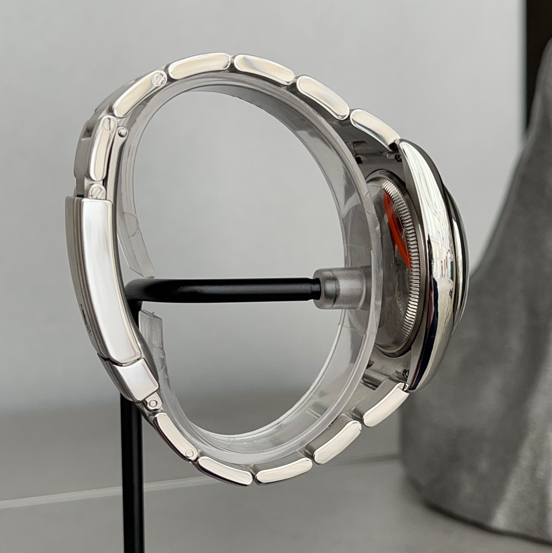 Rolex Oyster Perpetual 114200..