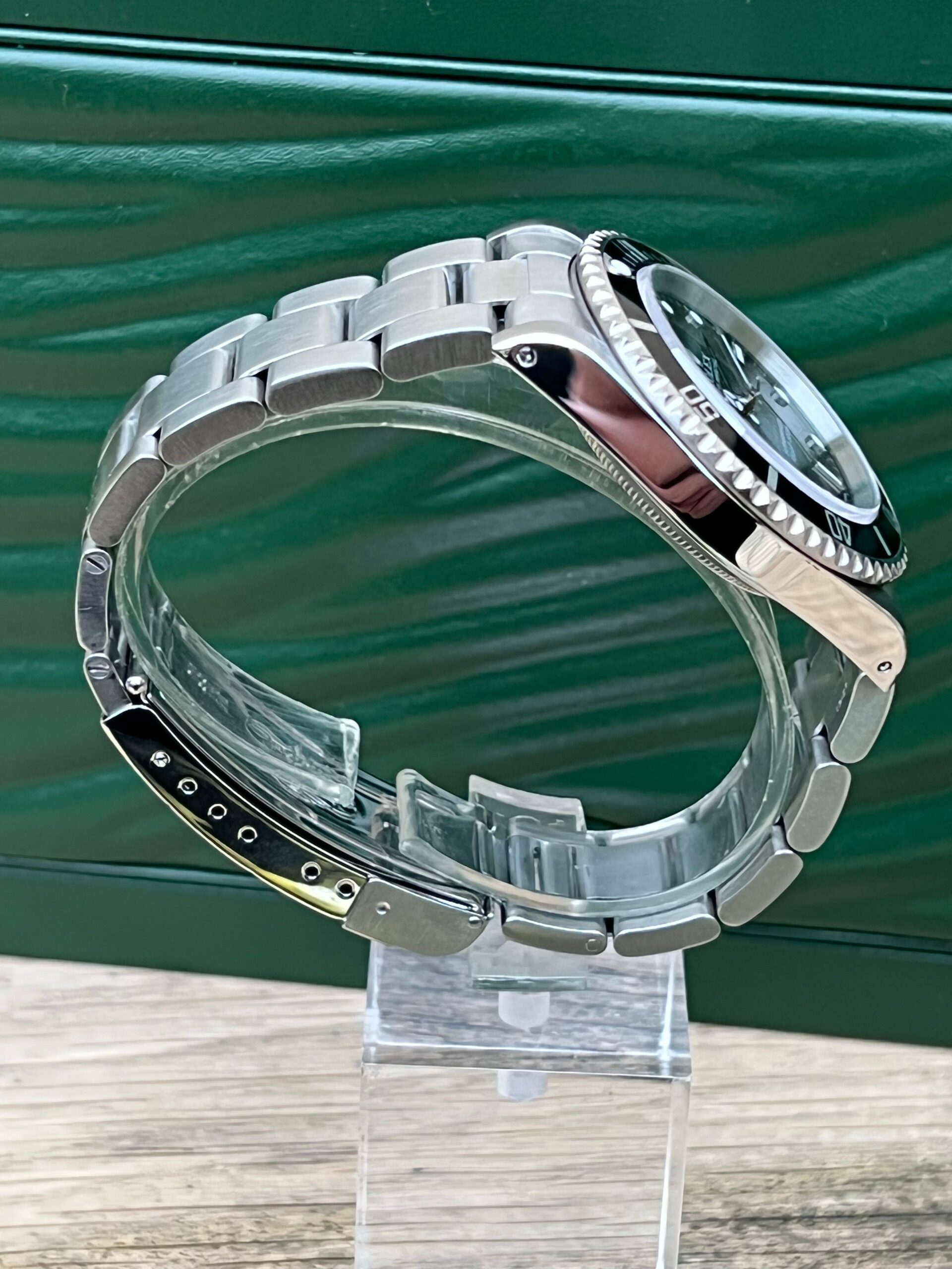 Rolex Submariner no-date 14060M.