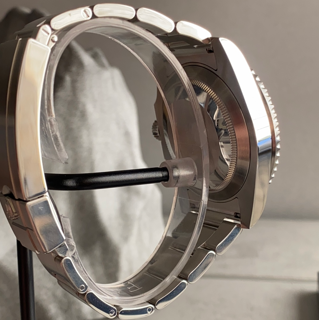 Rolex Submariner Date 116610LN-.