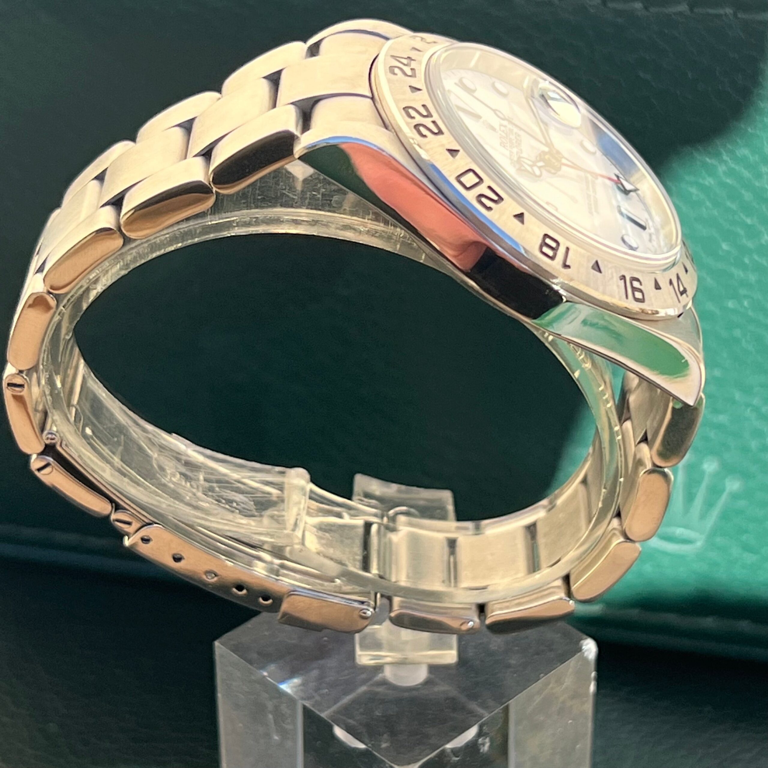 Rolex Explorer II 16570-.