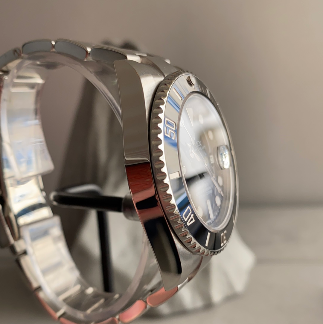 Rolex Submariner Date 116610LN-.