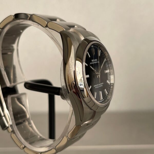 Rolex Oyster 124200.
