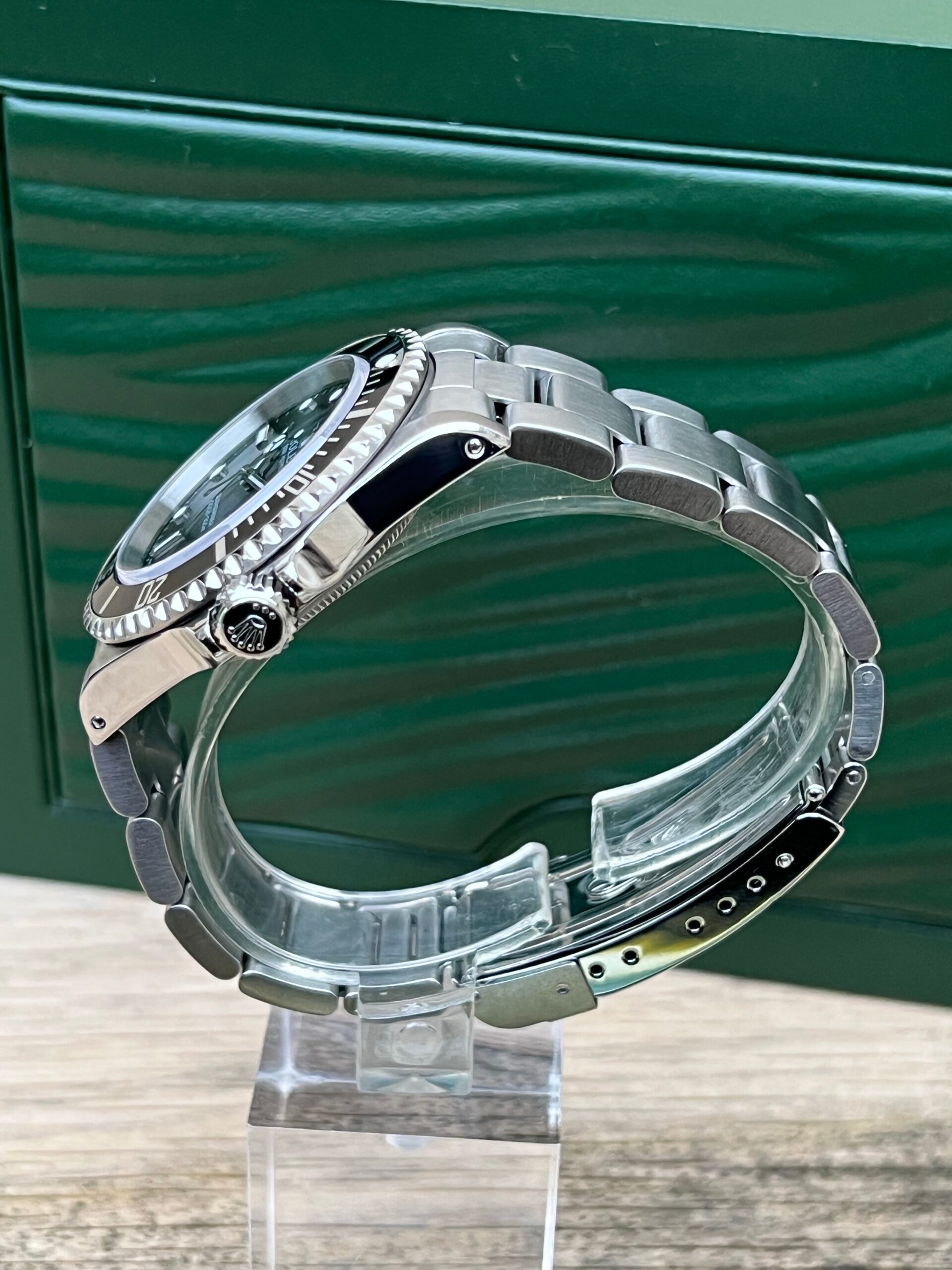 Rolex Submariner no-date 14060M.