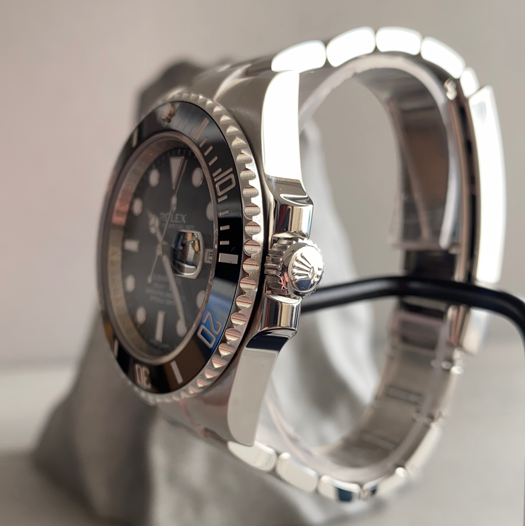 Rolex Submariner Date 116610LN-.