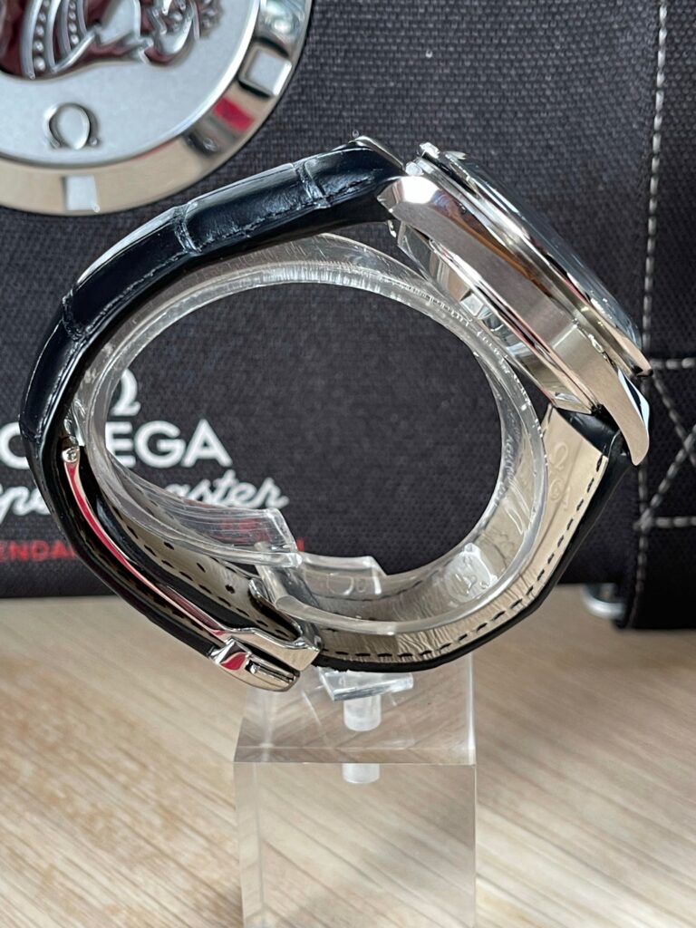 Omega Speedmaster Moonwatch-.