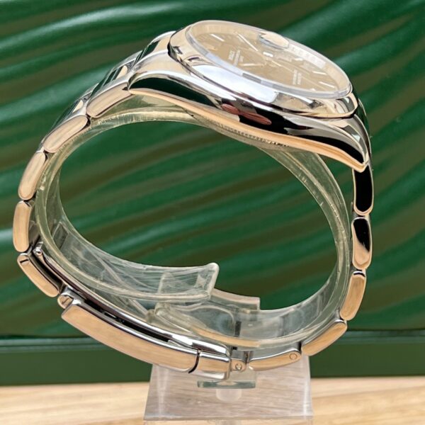 Rolex Oyster Perpetual Date 115200.