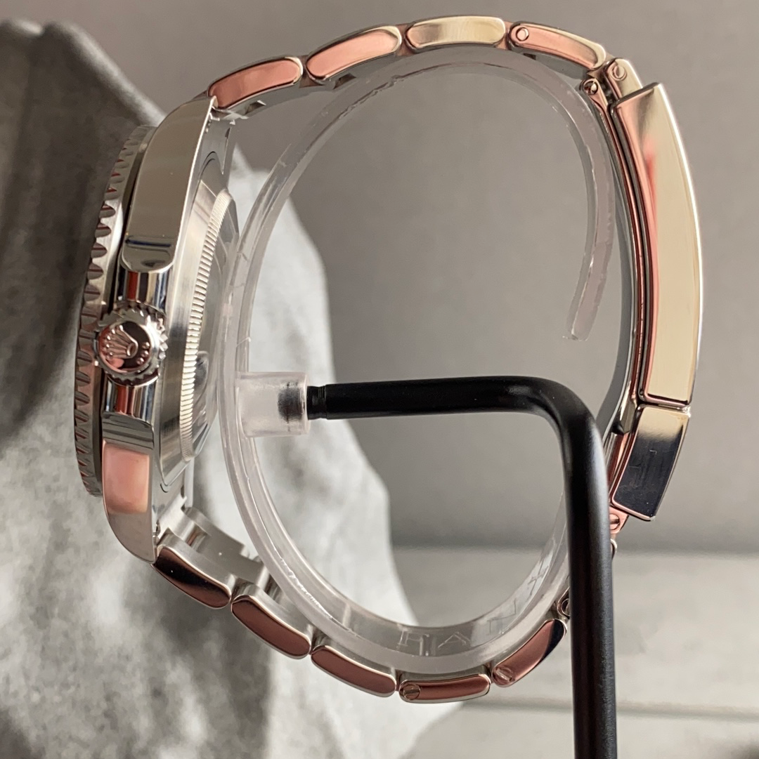 Rolex Submariner Date 116610LN-.