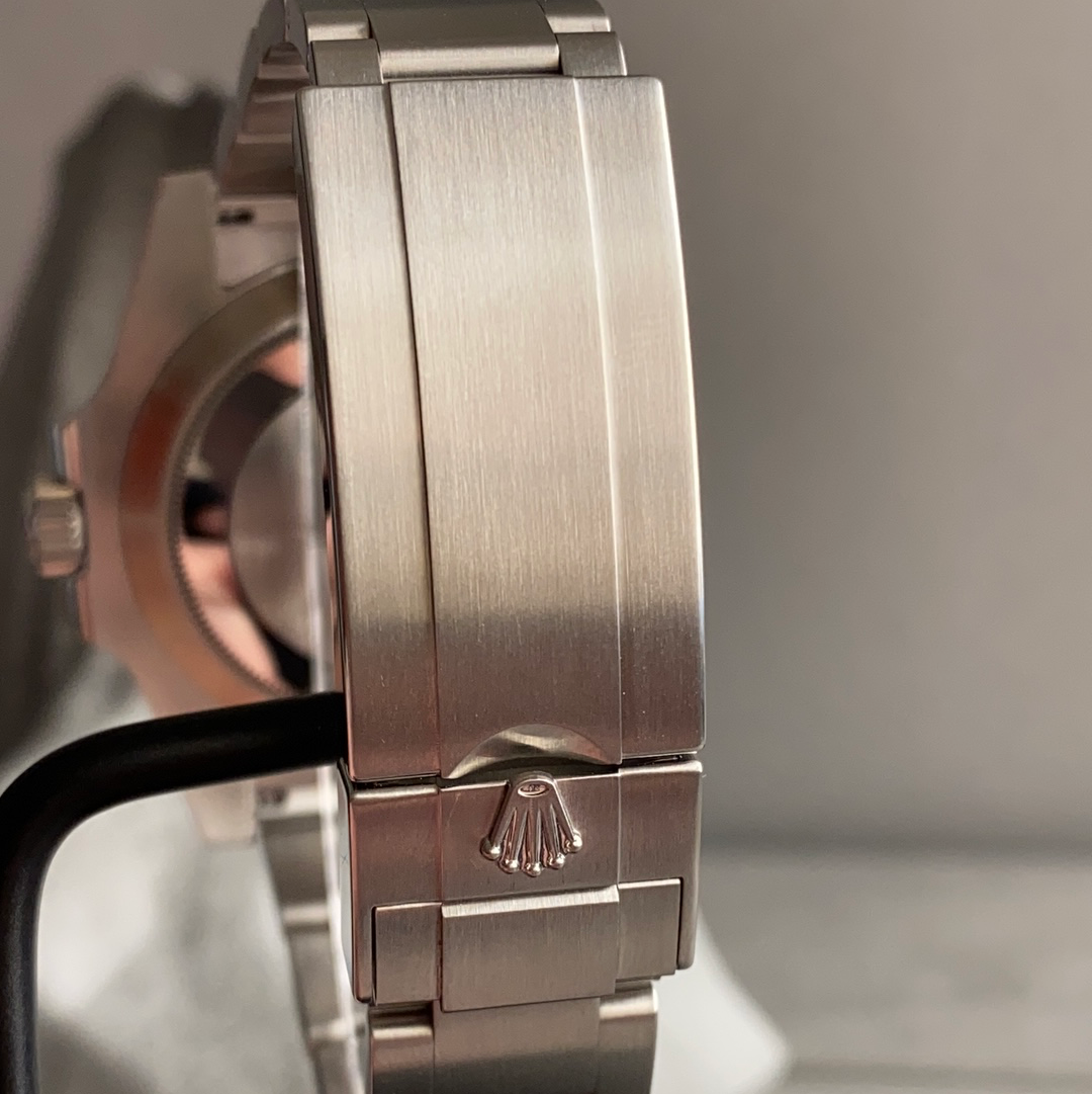 Rolex Submariner Date 116610LN-.