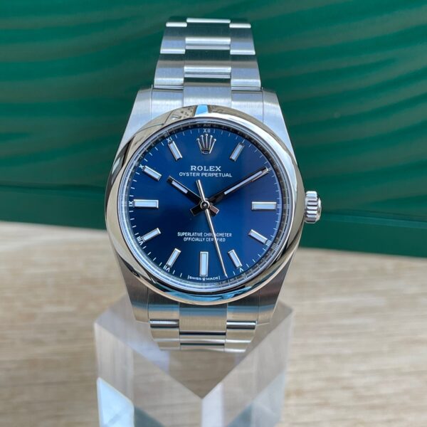 Rolex Oyster 124200.