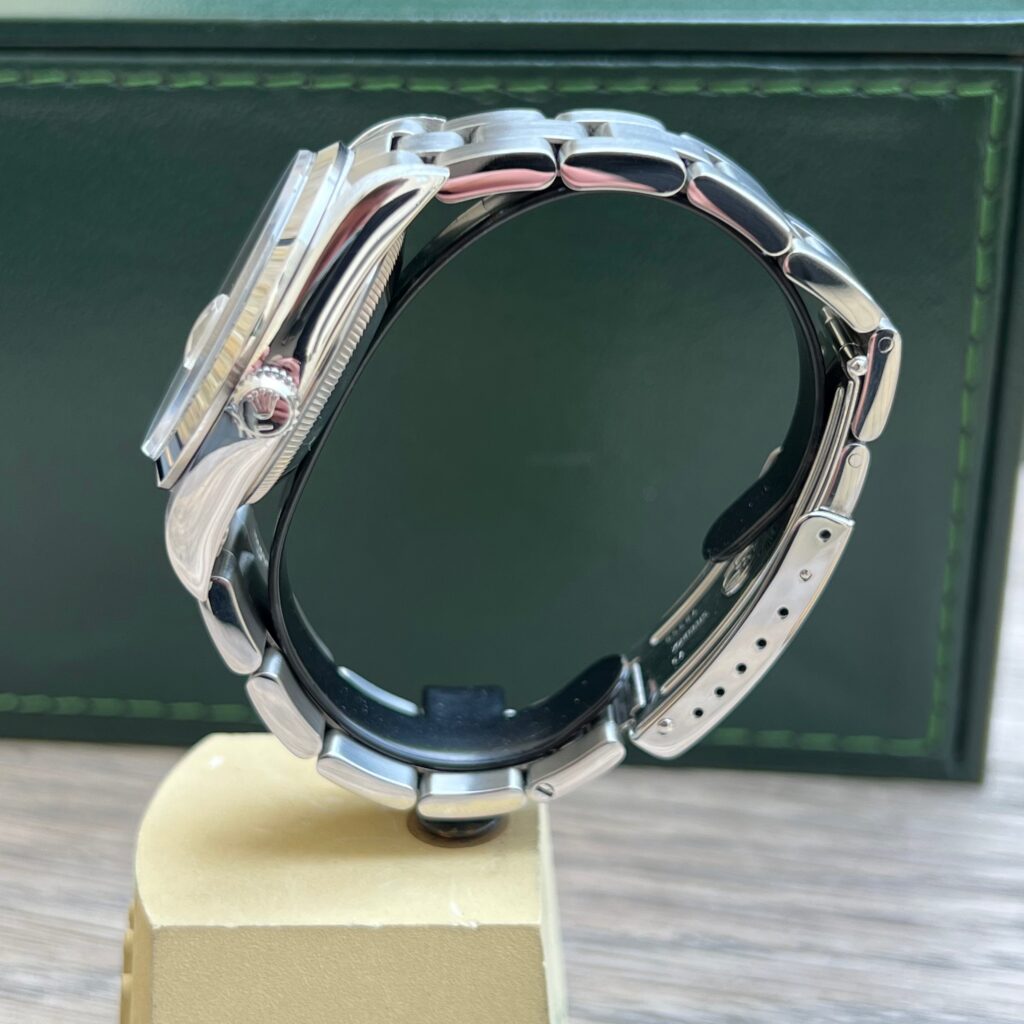 Rolex oyster Date 15200.